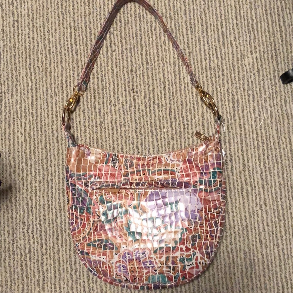 Pinky leather reptiles shoulder bag.